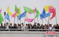 澳门美高梅网站4名护旗手